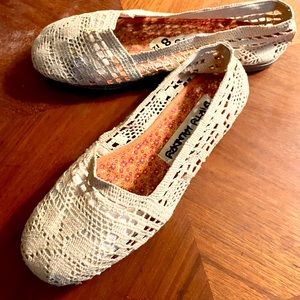 Ladies “Dirty Laundry” Brand Cream colored size 8 1/2  woven flat shoes.